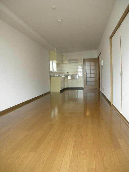 Living and room. 601