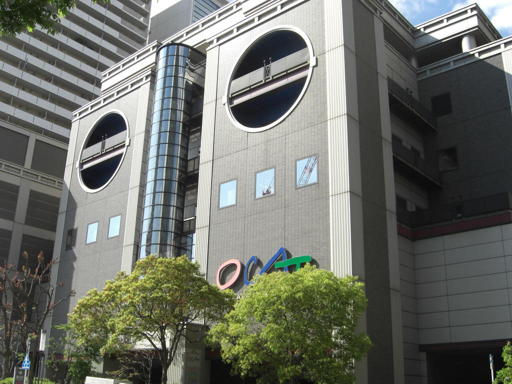 Shopping centre. OCAT 805m until the mall (shopping center)