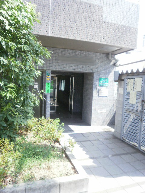 Entrance. Is Mecha beautiful. 