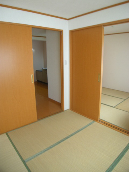 Living and room. 403