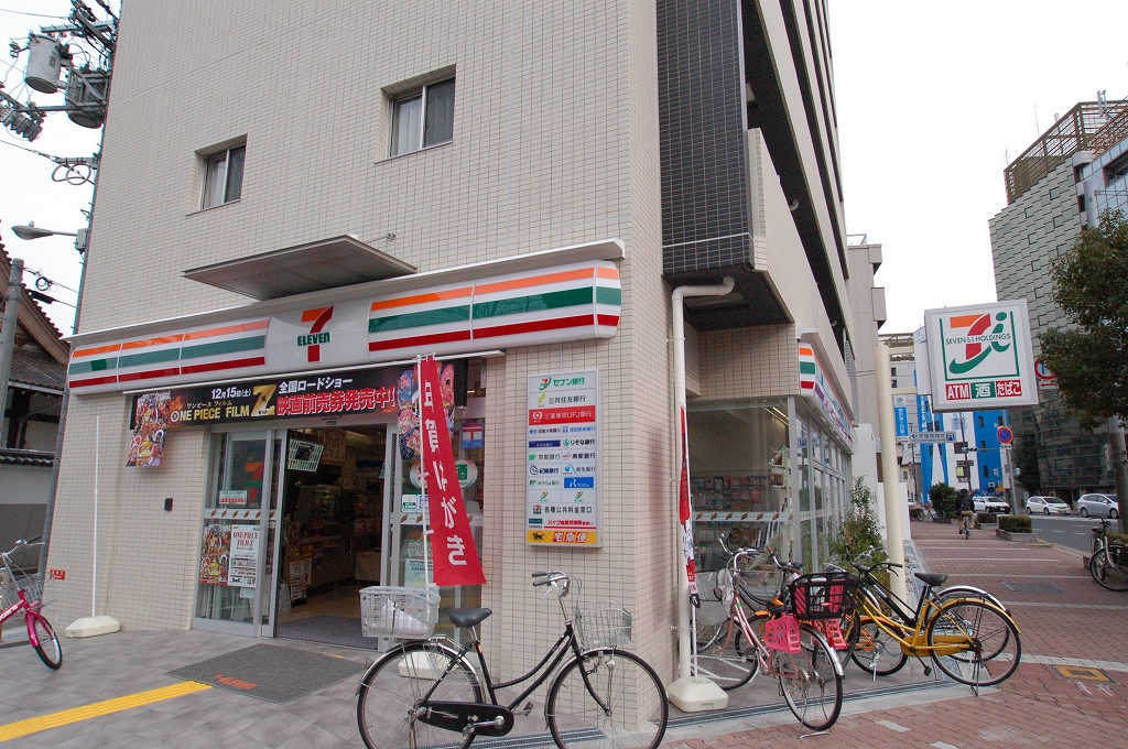 Convenience store. 150m to Seven-Eleven (convenience store)