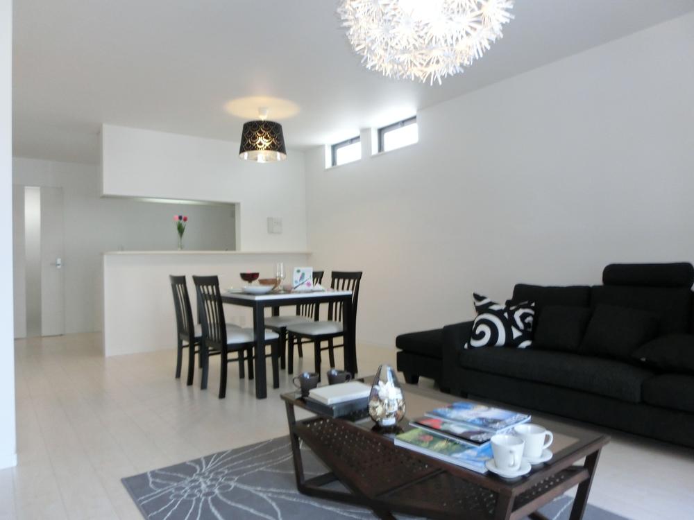 Same specifications photos (living). It is easy living arrangement of the furniture