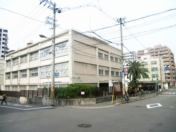 Junior high school. Horie 300m until junior high school (junior high school)