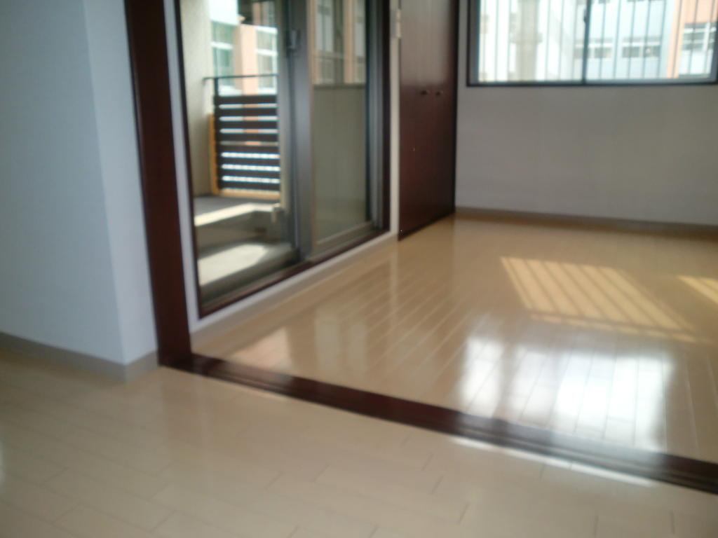 Living and room. Osaka Naniwa-ku, rent to Pitattohausu Nishinagahori shop! 