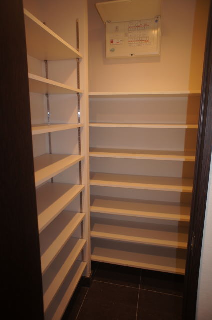 Receipt. Shoes-in closet