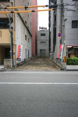 Local photos, including front road. Local appearance photo