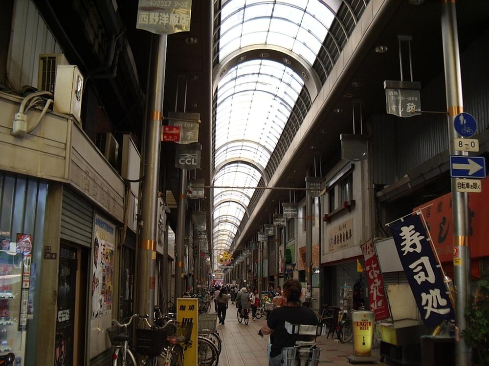 Shopping centre. Straight walk about 4 minutes from the 522m house to Killala Kujo shopping street, It is followed by mall to Kujo Station.