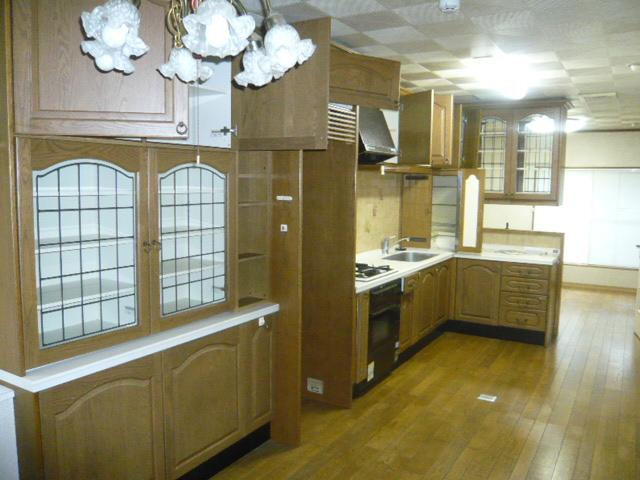 Living. Spacious living. 