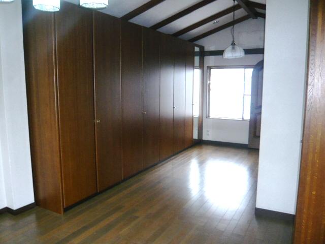 Other. Calm Western-style. 