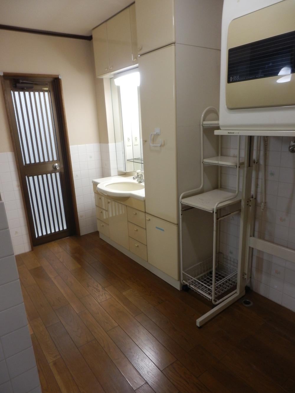 Wash basin, toilet. Indoor (June 2013) Shooting