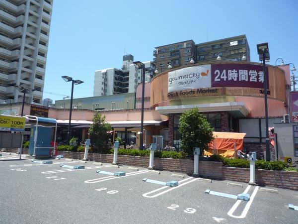 Supermarket. 620m until Gourmet City Kujo shop
