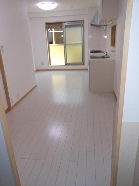 Living.  ■ Living photo ■ Stylish living room in which the white tones