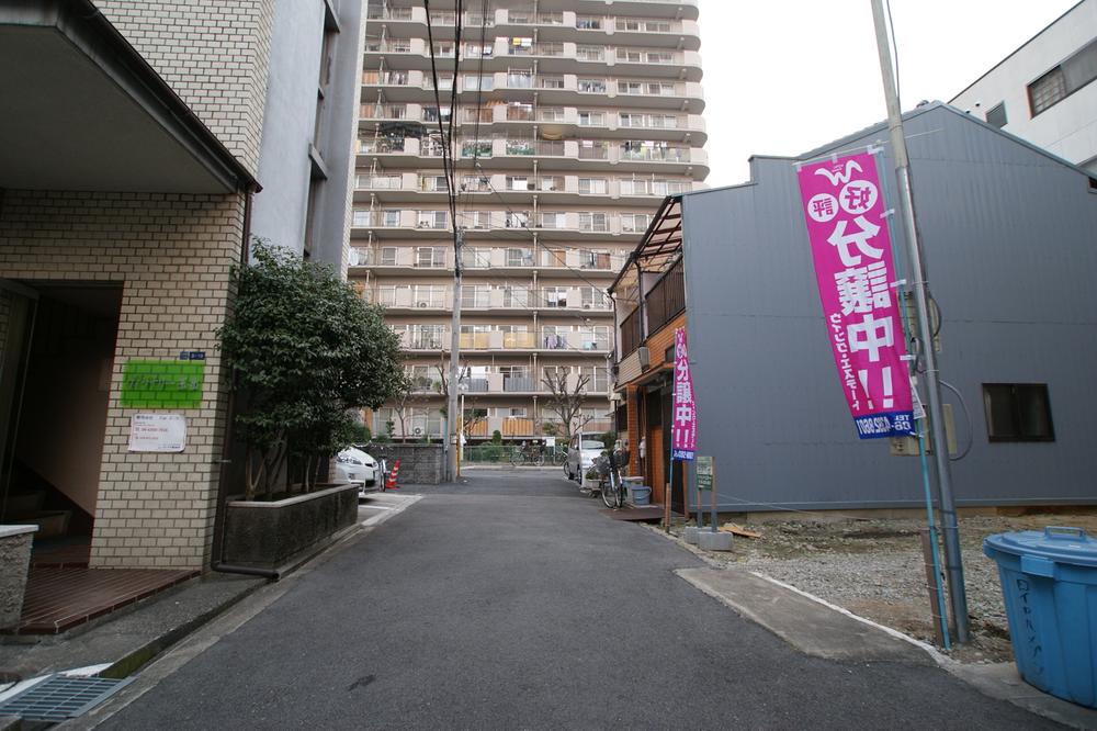 Local photos, including front road. Facing the south road, Sunny space shine in a bright light