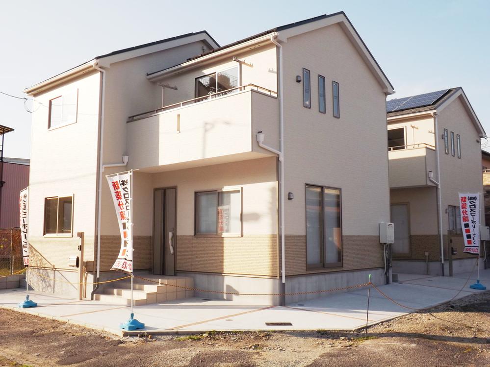 Local appearance photo. Local photos (streets) all 2 House! Parking 2 cars! !