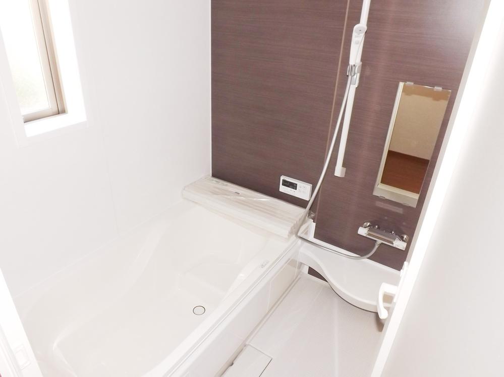 Bathroom. Local photo (bathroom)