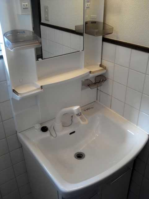 Wash basin, toilet. Indoor (July 2013) Shooting