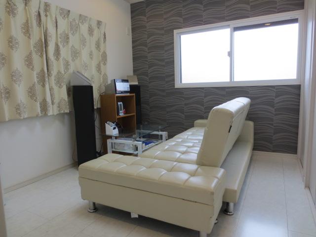 Non-living room. The third floor east side Western-style