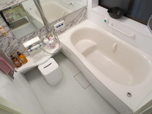 Bathroom. Local (11 May 2013) Shooting