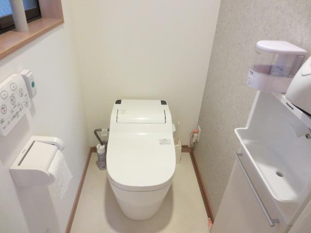 Toilet. Second floor toilet
