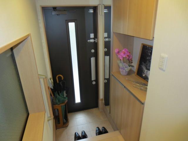 Entrance. Local (11 May 2013) Shooting