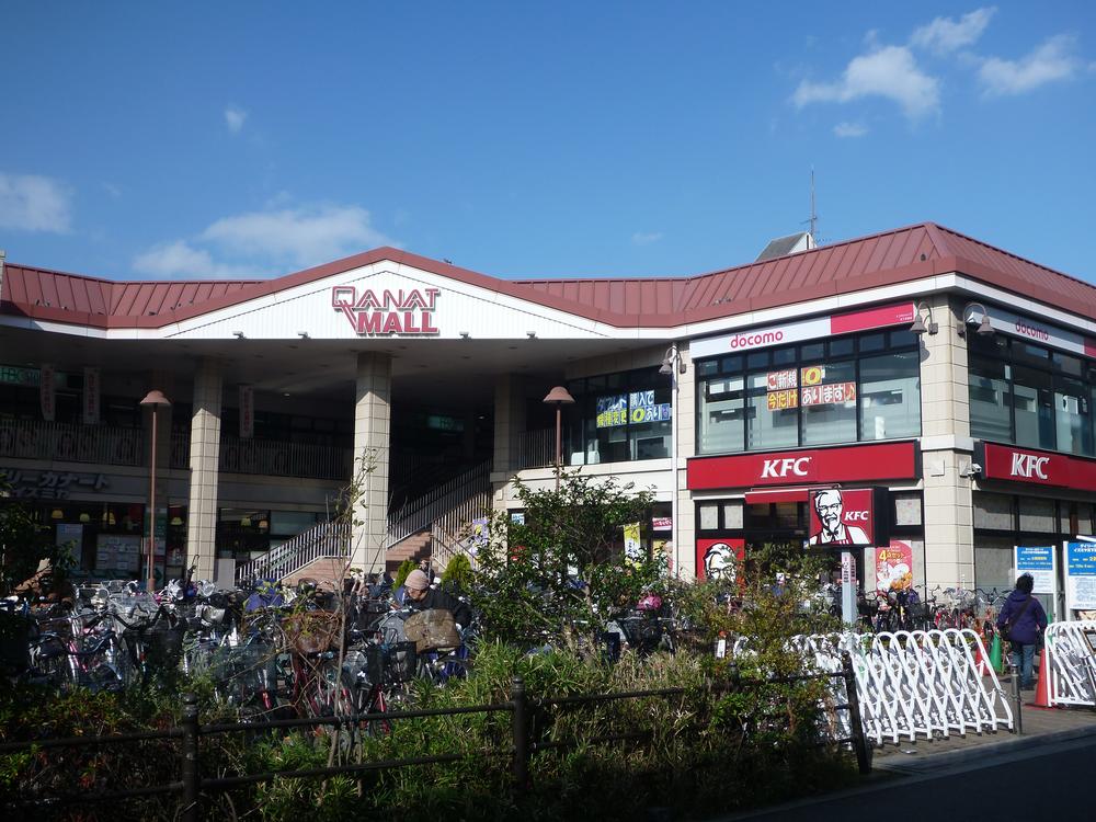 Shopping centre. Qanat mall Happy to be very close to shopping is a 300m commercial complex to qanat Mall