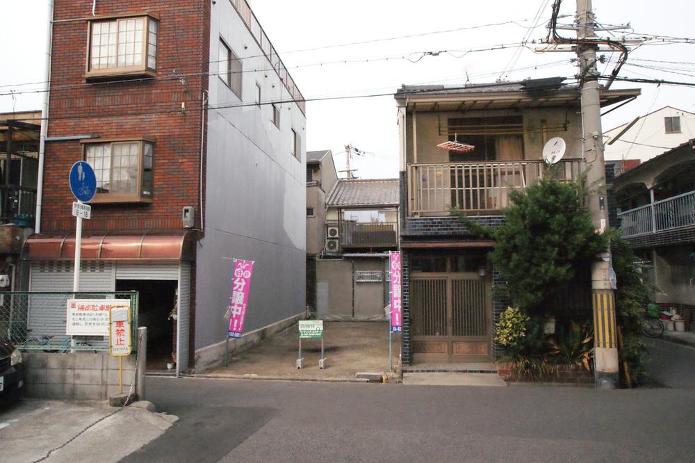 Local photos, including front road. Traffic volume is also less, Safe for small children