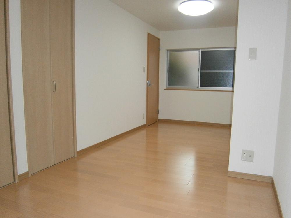 Non-living room. Flooring & Cross had made