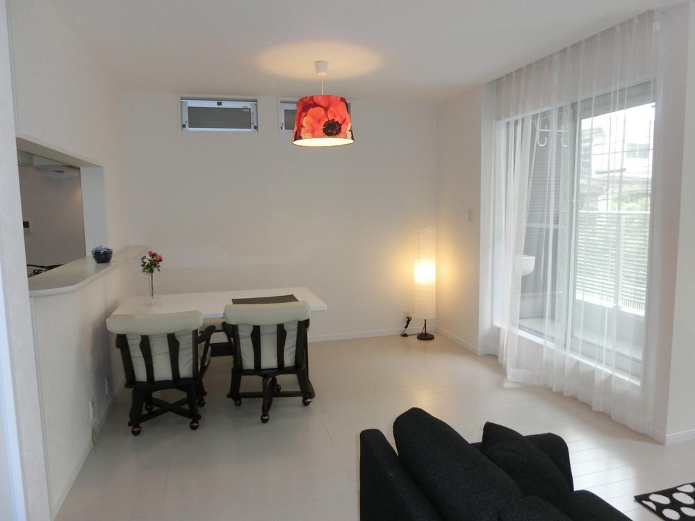 Same specifications photos (living). It is recommended properties of sunlight Home