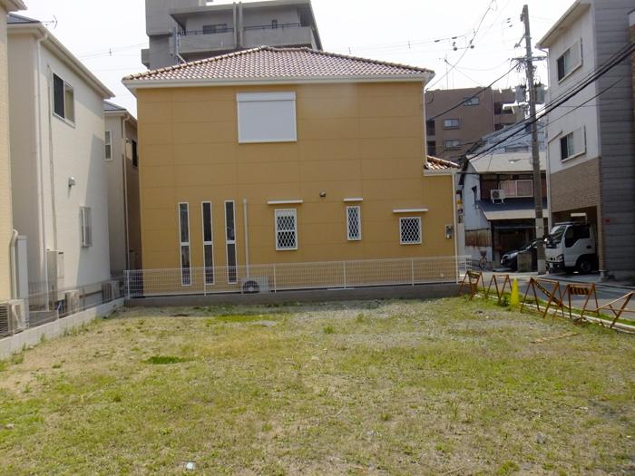 Local photos, including front road. Local land photos (5 May 2013) Shooting