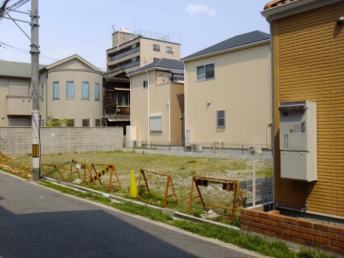 Local photos, including front road. Local land photos (5 May 2013) Shooting