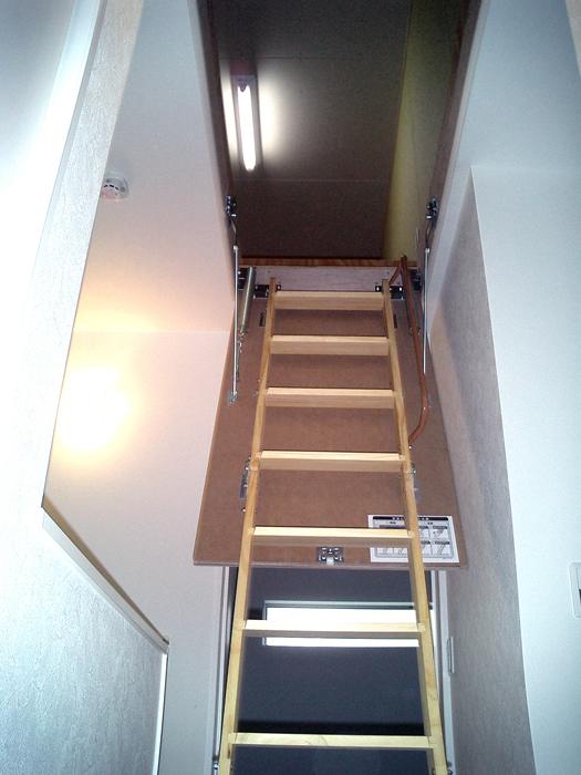 Receipt. About 6 Pledge of things that do not usually use the attic storage can be stored a lot