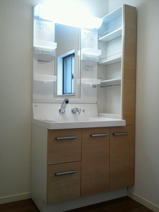 Wash basin, toilet. LIXIL Dresser