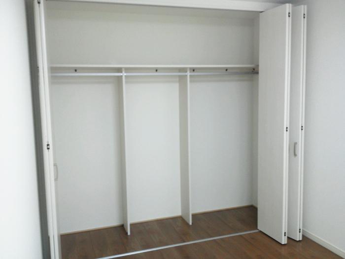 Receipt. Clean rooms at a wide closet