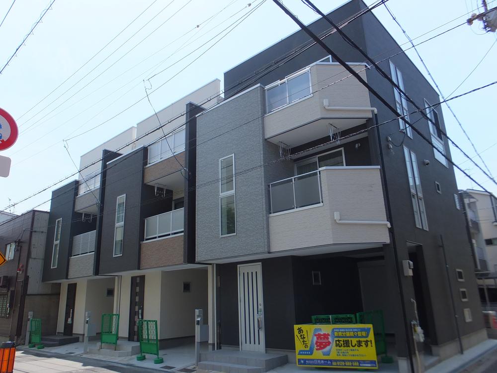 Local photos, including front road. Wide second stage subdivision appearance of the frontage