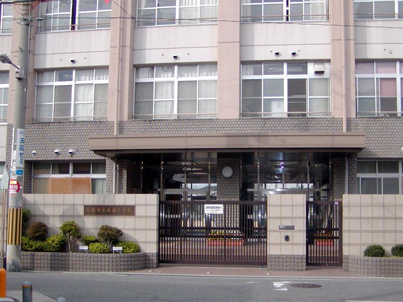 Junior high school. 526m to Osaka Municipal Naruminami junior high school