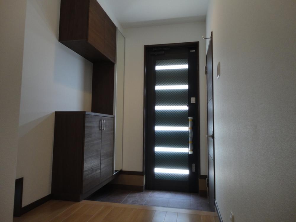 Rendering (introspection). Open-minded spacious with entrance niche!