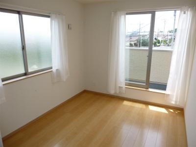 Same specifications photos (Other introspection). Same type model. Western-style is an image