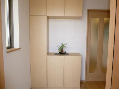 Entrance. Same type model. Entrance is an image