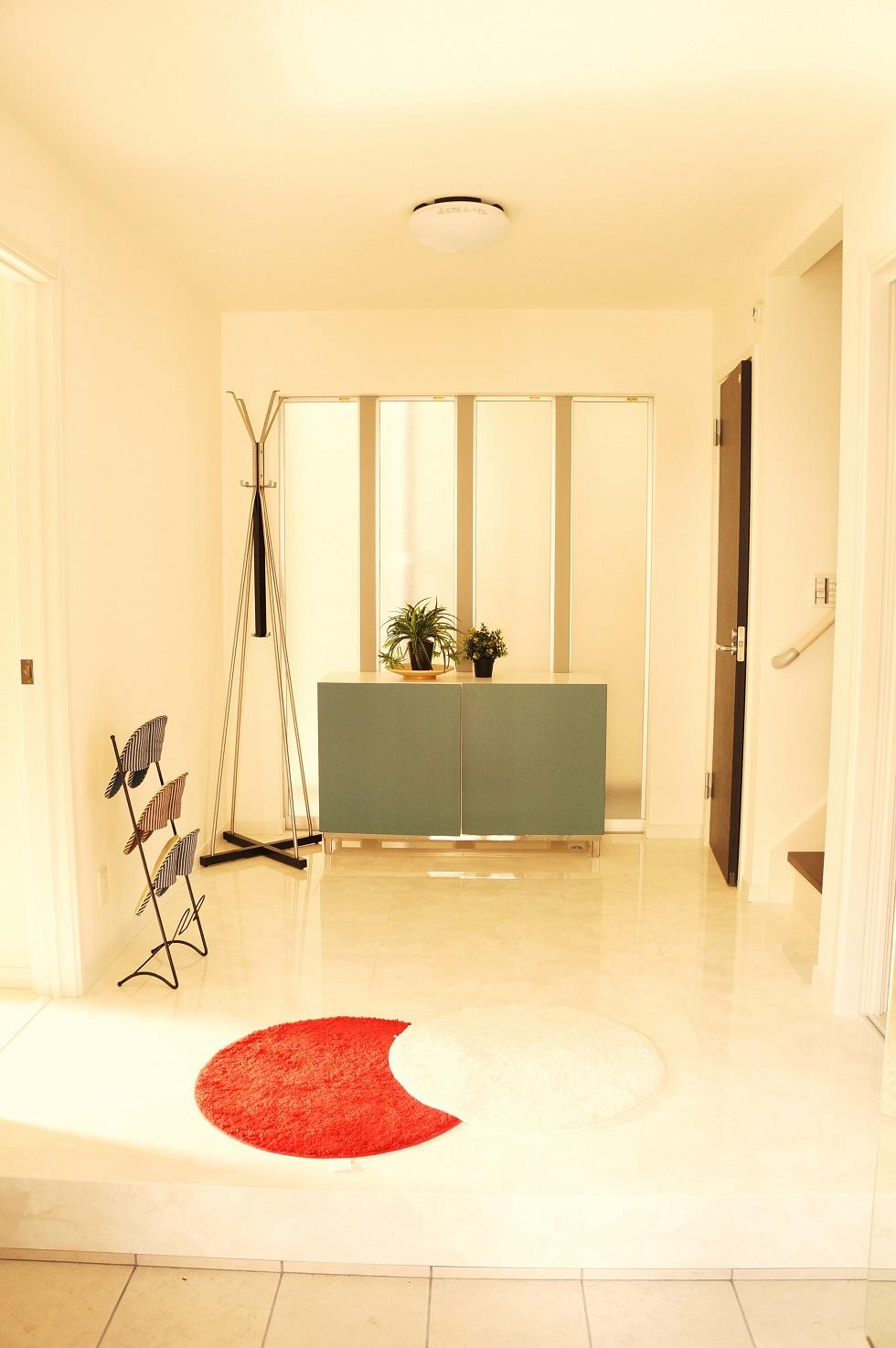 Entrance. Entrance of the welcome in the eyes a little wider ☆ ☆ Existing model house photo