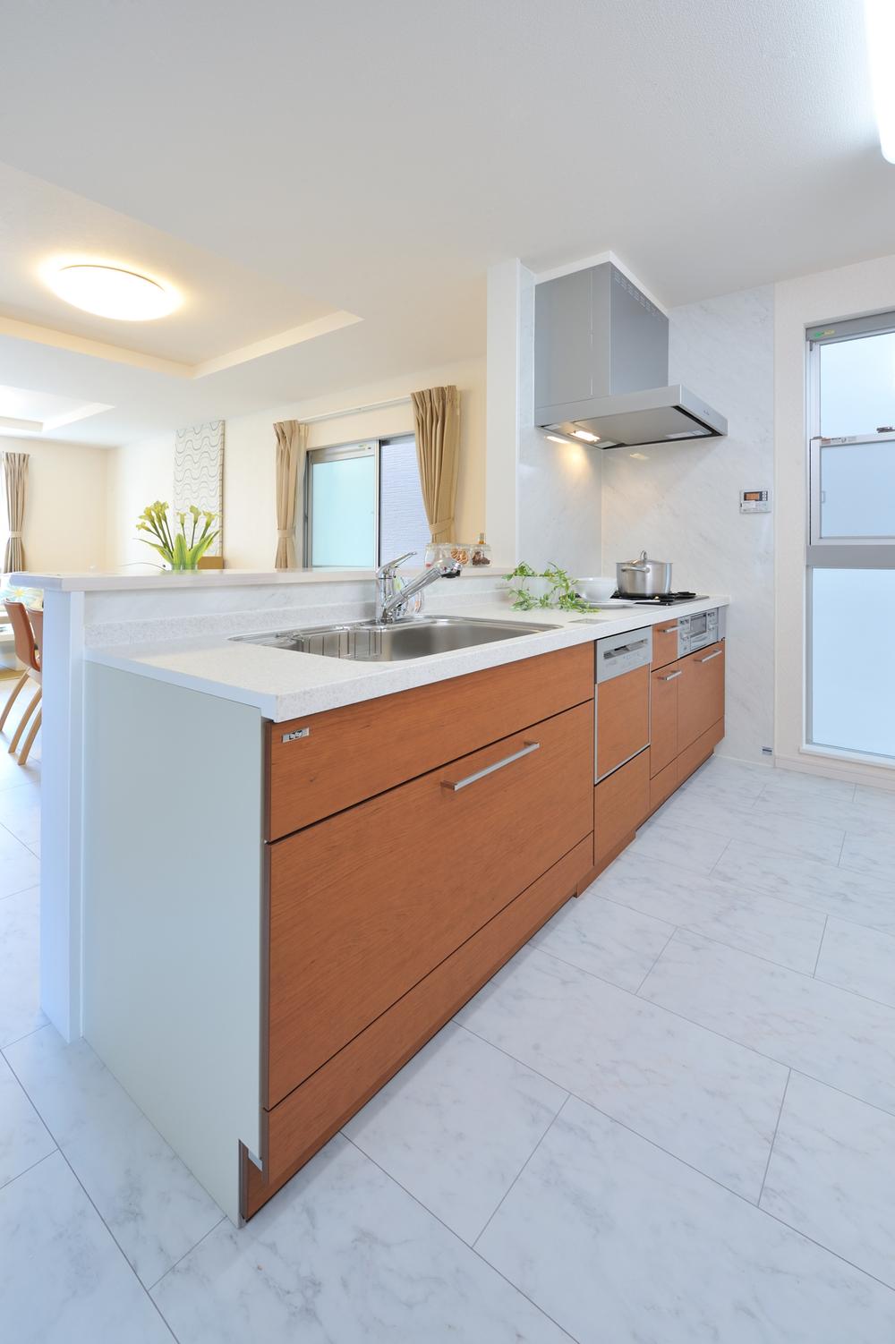 Kitchen. Face-to-face kitchen where you can enjoy conversation with your cooking at the same time is the wife must see ☆ ☆ Existing model house photo