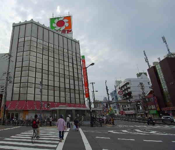 Supermarket. Izumiya  880m to   Subway Yotsubashi Line "Hanazonocho" Station