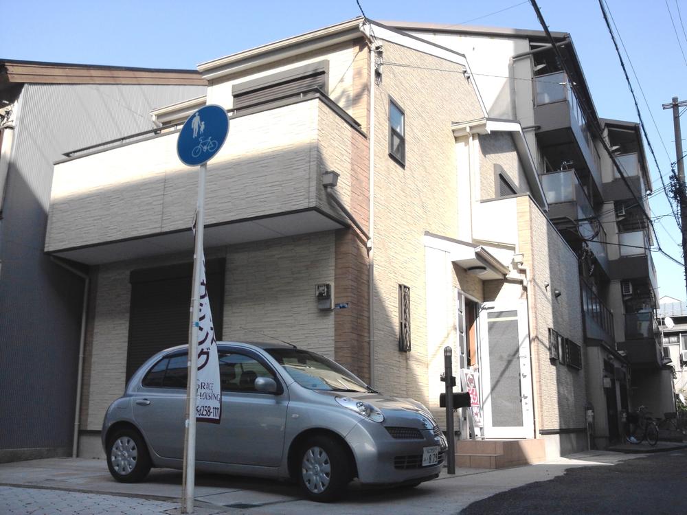 Local appearance photo. Lighting is good by the southwest corner lot. 