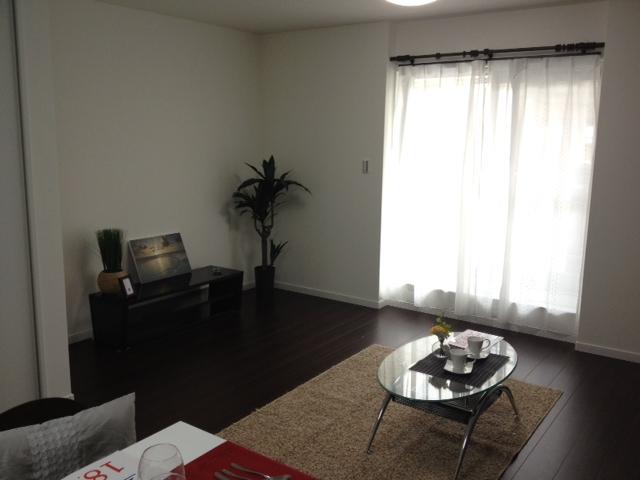 Same specifications photos (living). Family gather LDK will space production of the rest there is a feeling of freedom!