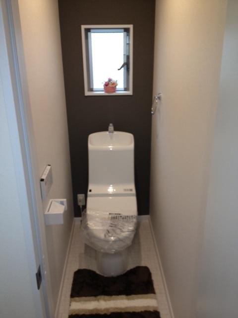 Same specifications photos (Other introspection). It is clean of easy to state-of-the-art bidet with toilet!