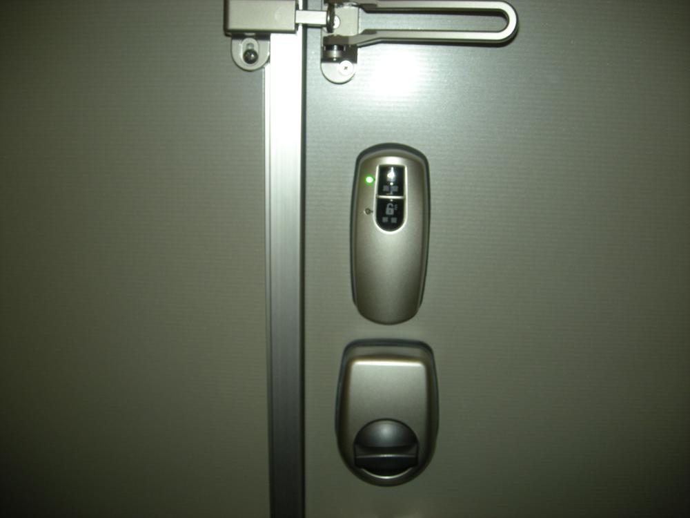 Entrance. Security also with enhanced electric lock