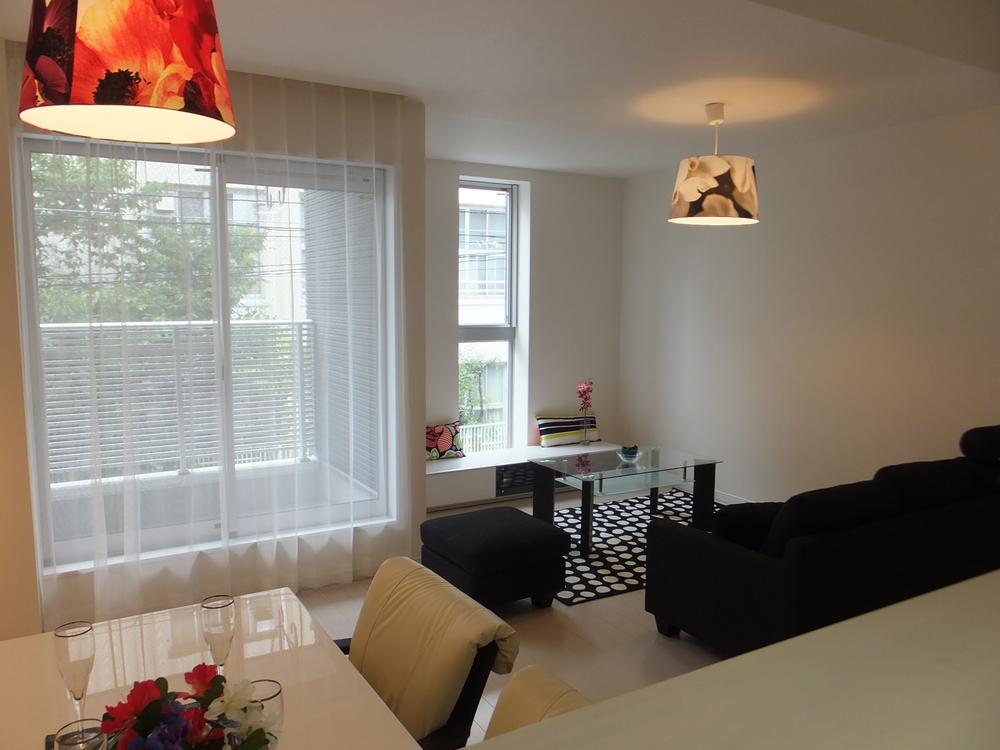 Same specifications photos (living). Since the spacious living room overlooking from the kitchen, Safe design even stay small children