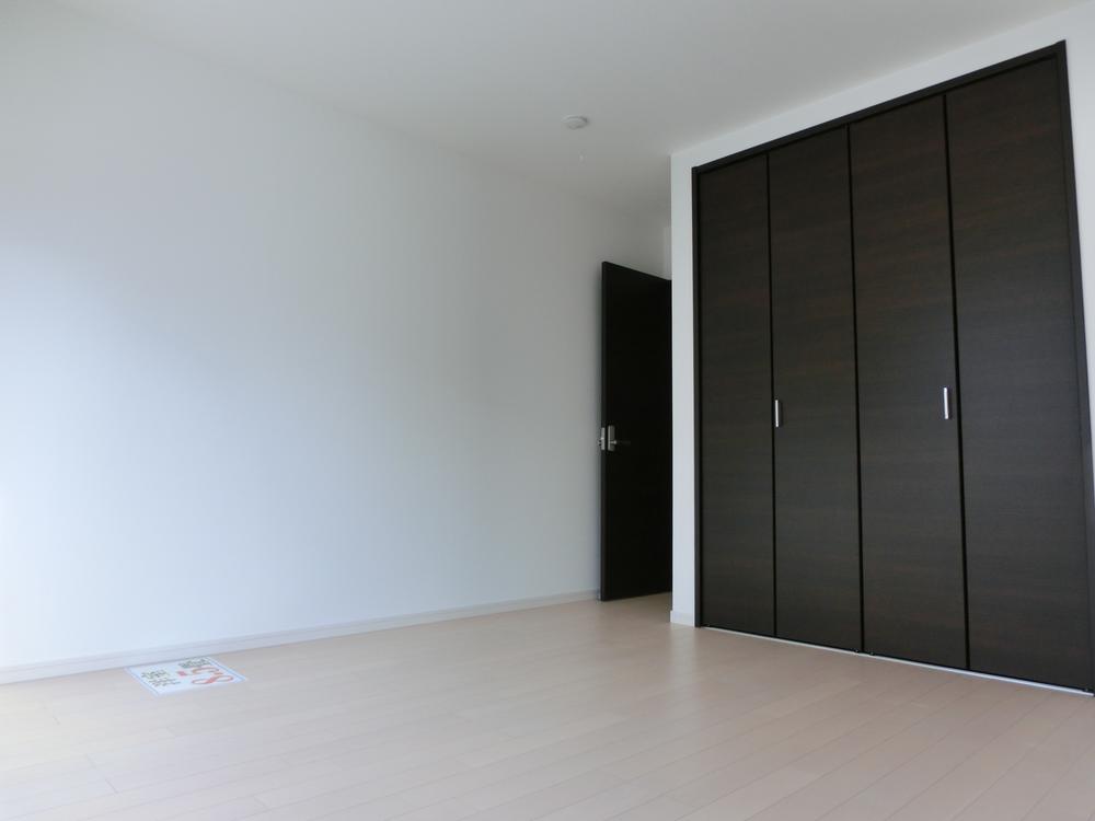 Same specifications photos (Other introspection). With a large closet, Spacious south-facing Master Bedroom!