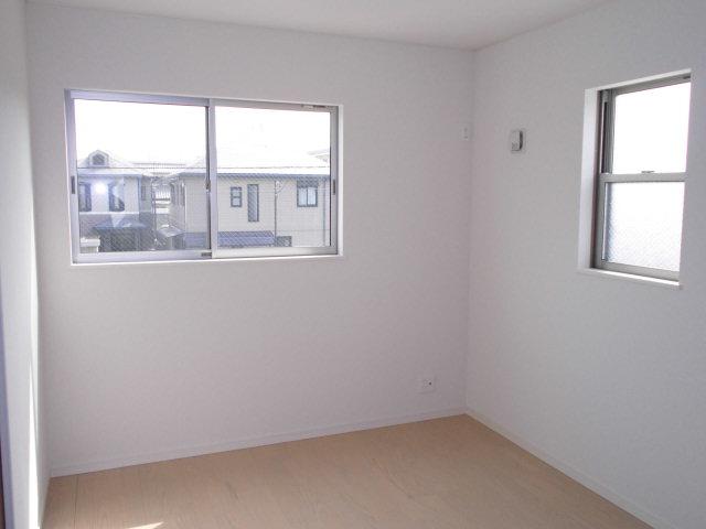 Same specifications photos (Other introspection). Attached to the under construction, It is in the same type type me.