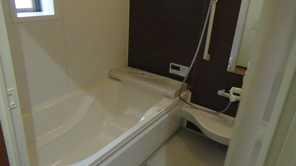 Bathroom. It is a bathroom photo of more than 1 tsubo