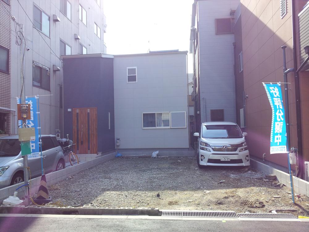 Local photos, including front road. Local (12 May 2013) Shooting